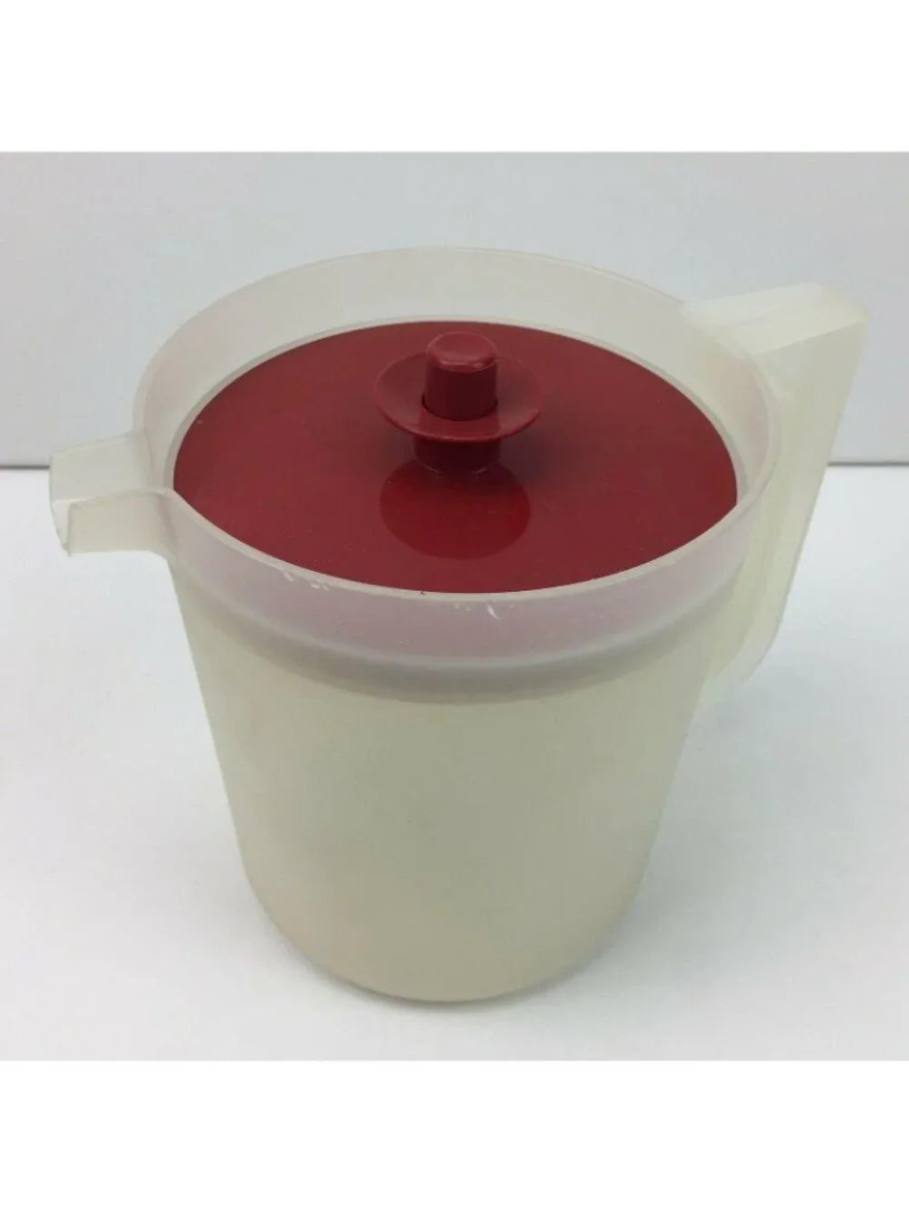 Tupperware 2 Qt Pitcher Red Push Button Lid Kitchen Drink 1/2 Gallon #1676